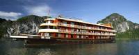 Travelers with Halong Bay cruise with Emotion Junk